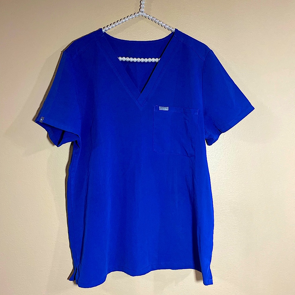 FIGS scrub top in size large